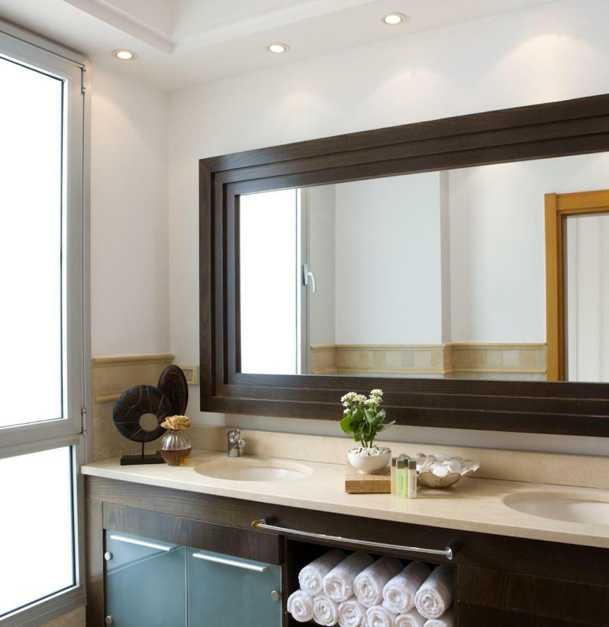 Beach Luxury Apartments And Suites เทลอาวีฟ ภายนอก รูปภาพ